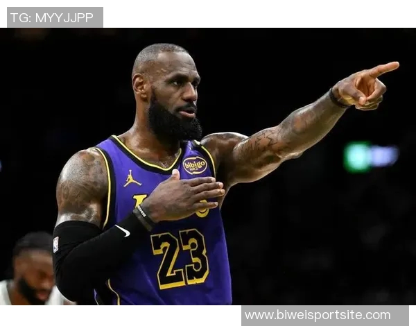 老詹赛季首秀助攻12次投射传球轻松自如能打到45岁吗