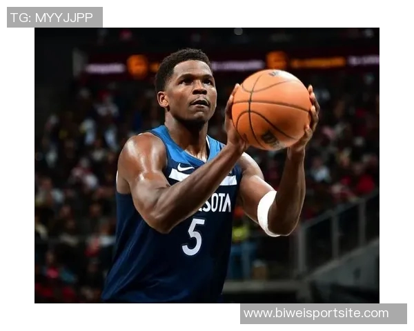 爱德华兹首节表现极端14分闪耀却伴随5次失误与1次技犯